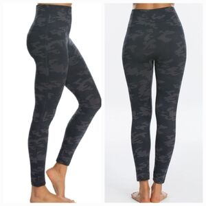 SPANX: Look At Me Now Leggings -Black Camo Size S